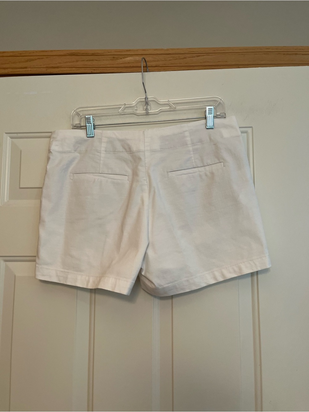 Women’s Loft nautical flat front ivory cotton blend high rise shorts. Size 6 - Picture 4 of 14